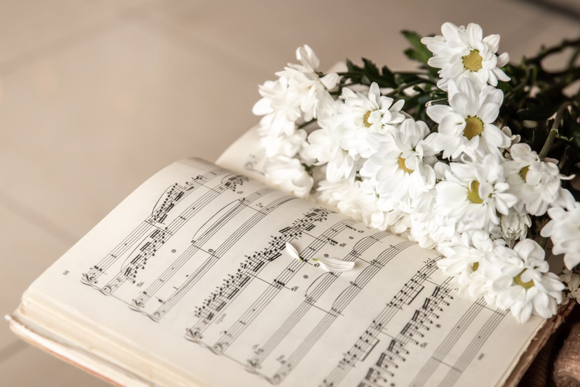 Four Reasons Why a Custom Wedding Song Is More Than Just a Trend